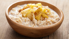 Porridge à la pomme et à la cannelle