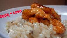 Crevettes sautées au miel sur leur lit de risotto aux champignons