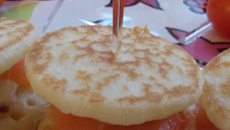 Mille-feuilles blinis/saumon fumé/Tzatziki