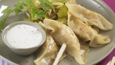 Ravioles de Saint-Jacques, fondue de poireaux et sauce crémée au Floc de Gascogne blanc