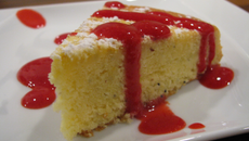 Gâteau aérien au citron-pavot et son coulis de framboises