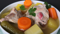 Lapin et son bouillon de petit légumes