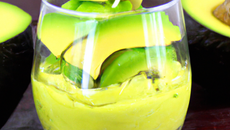 Velours d'avocat en verrines