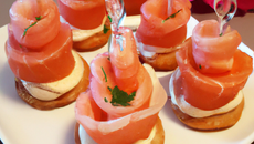 Bouchées de saumon aux crevettes roses