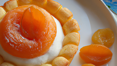 Biscuit moelleux glacé à l'abricot