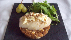 Tartelette de speculoos à la fourme d'ambert et poire