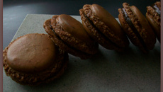 Macarons au café & ganache à la pralinoise