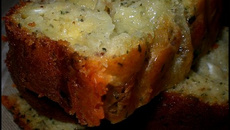 Cake moelleux au pesto de pistaches et au chèvre