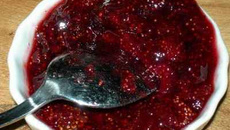 Confiture aux fraises des bois à l'eau de rose