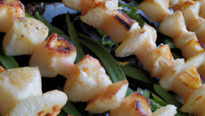 Brochettes de Saint-Jacques normandes grillées