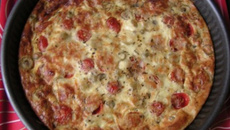 Quiche sans base au thon, fromage, tomates et olives
