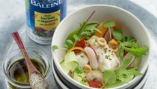 Salade de cabillaud, aux herbes et légumes du soleil « La Baleine »