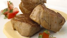 Noisettes de porc et crème de Neufchâtel AOP