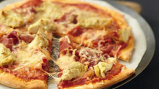 Pizza aux cœurs d'artichauts, coppa et Sublime Filante Giovanni Ferrari