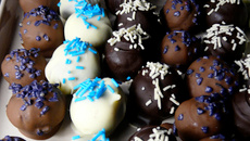 Cake balls au chocolat, chocolat blanc et Philadelphia