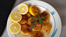 Médaillons de lotte panés aux épices et fine semoule au zeste de citron