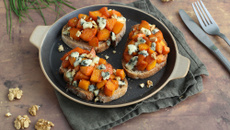 Tartines au potimarron rôti et roquefort