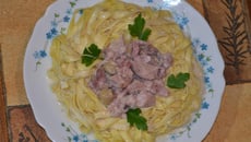 Faisan sur son nid de tagliatelles