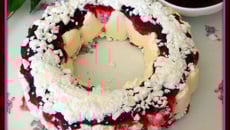 Un délicieux vacherin au cassis meringué