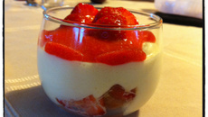 Tiramisu aux fraises parfumé à l'amaretto