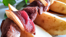 Brochette de canard à la poire