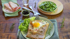 Galettes bretonnes complètes, au jambon, gruyère et oeuf