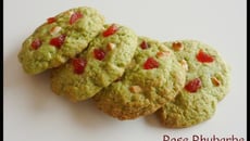 Cookies moelleux pistache aux éclats de fraises et chocolat blanc