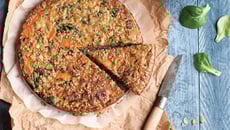 Grande galette-repas de kasha aux légumes et comté