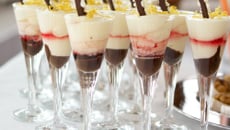 Verrines de crème chocolat, mascarpone et coulis de fruits rouges