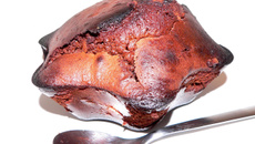 Gâteau au chocolat légèrement croquant dessus, fondant dedans