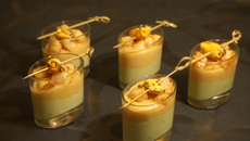 Petites verrines avocats, crème de lentilles corail et pétoncles