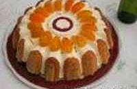 Charlotte de pêches au sirop et crème fouettée