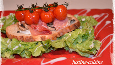 Tartines de jambon cru au chèvre et tomates cerises confites