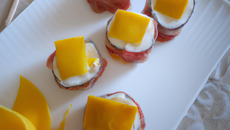 Sushi chèvre frais ail noix et mangue