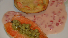 Chausson de saumon au beurre rose et pavé de saumon au caviar de pesto