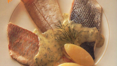 Panaché de poisson à la vapeur, sauce à l'aneth