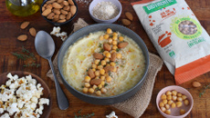 Soupe mixée de chou-fleur et pois chiches aux amandes