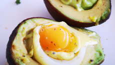Avocat farci à l'œuf