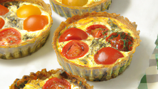 Quiche aux poivrons, tomates et mozzarella