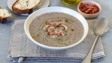 Velouté de champignons de Paris et bacon grillé