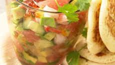 Tartare de pamplemousse de Floride, crevettes et avocats