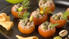 Mini tomates farcies aux pistaches, thon et câpres