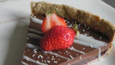 Tarte Fraise, choco & coco, à la farine de petit épeautre