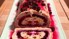 Bûche de Noël aux fruits rouges et au sirop d'érable