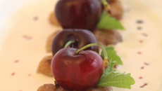 Gnocchis de cerise à la mélisse - Soupe de Foie gras