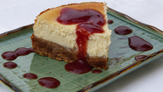 Cheesecake bergamote, spéculoos et coulis de fraises