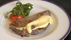 Steak à la sauce moutarde