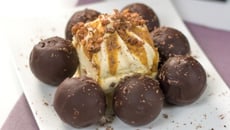 Cœurs moelleux chocolat enrobés de glace Vanille