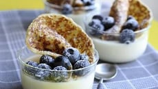 Pannacotta croustillante vanille et myrtilles