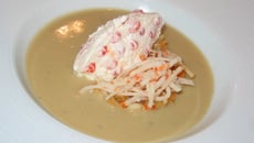 Velouté de lentilles corail et sa chantilly d'œuf de saumon